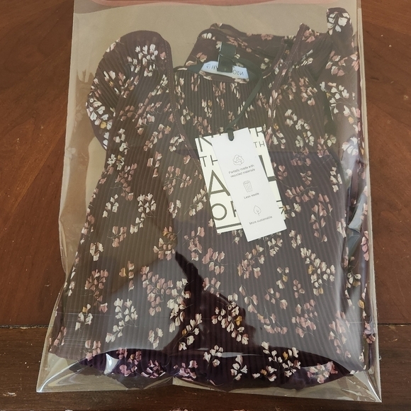 41 Hawthorn Burgandy Flowy Floral Sheer Top Medium Petite - Picture 4 of 12